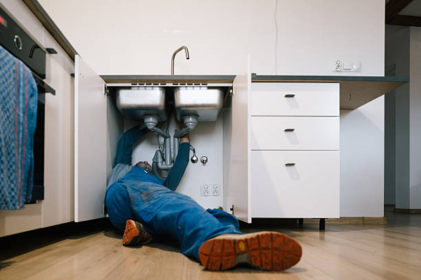 Professional Emergency Plumber technician working in Upland, CA
